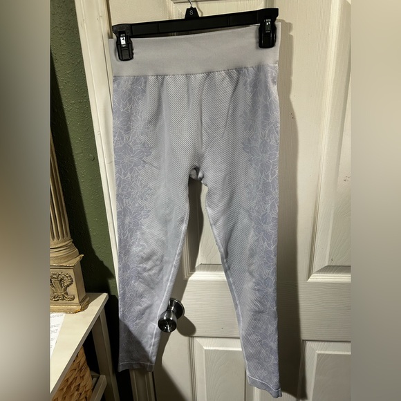 Stylish Women's Gray Leggings - Picture 1 of 3